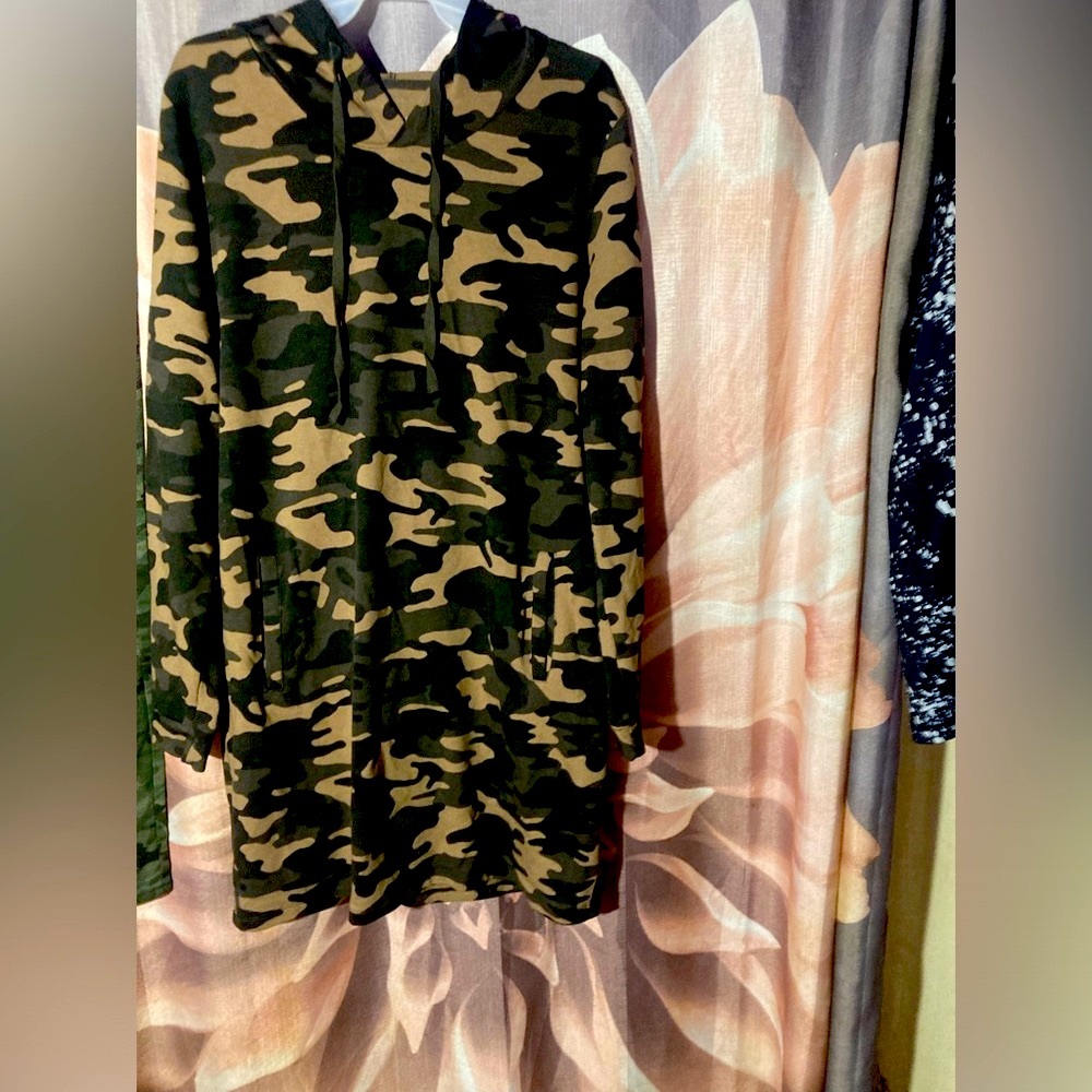 Woman’s Size Large Army print dress with a hood